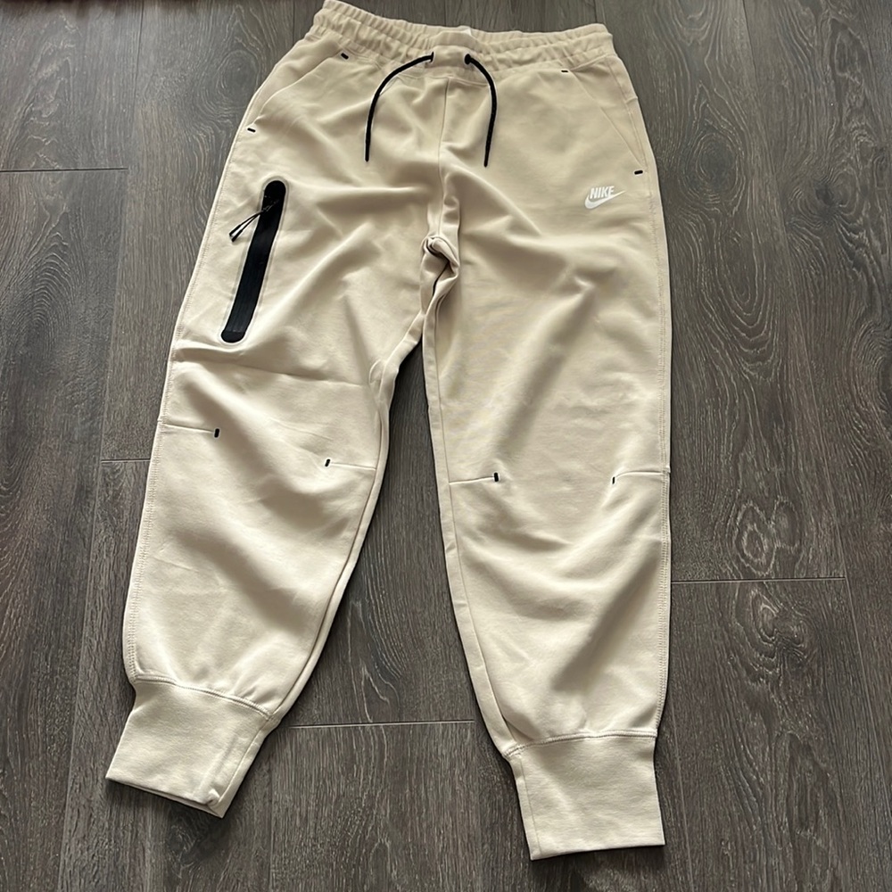 Women Nike Tech Fleece